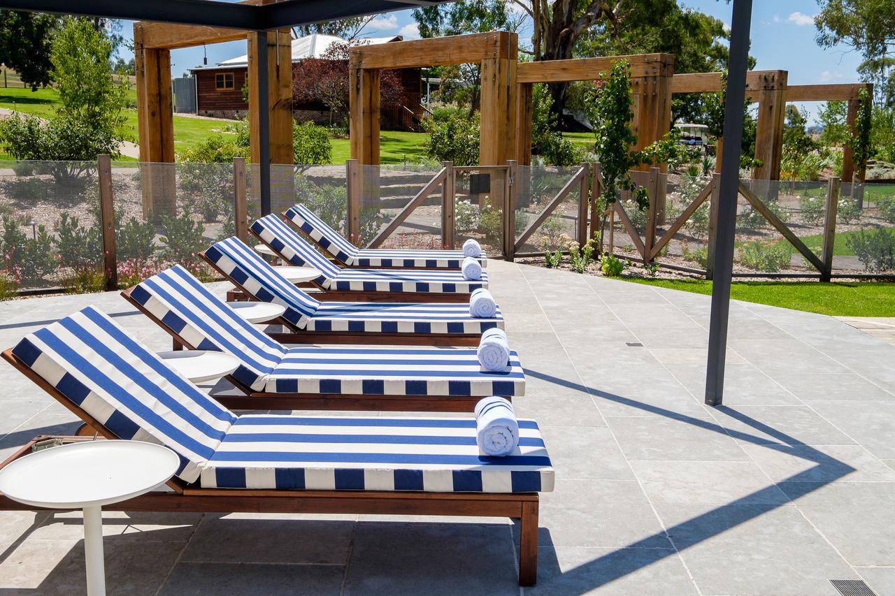 ホテル Goonoo Goonoo Station タムワース エクステリア 写真 Pool at the Hotel