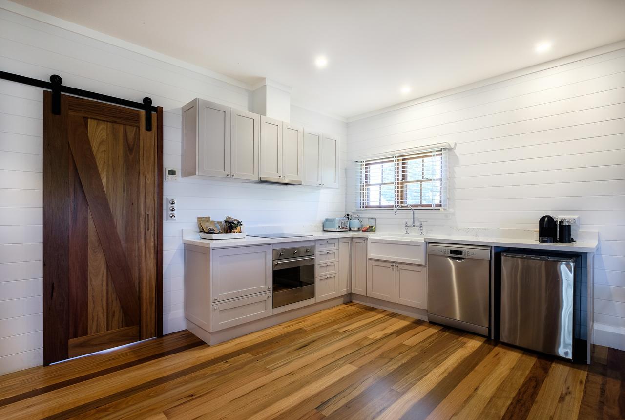 ホテル Goonoo Goonoo Station タムワース エクステリア 写真 A modern Australian kitchen