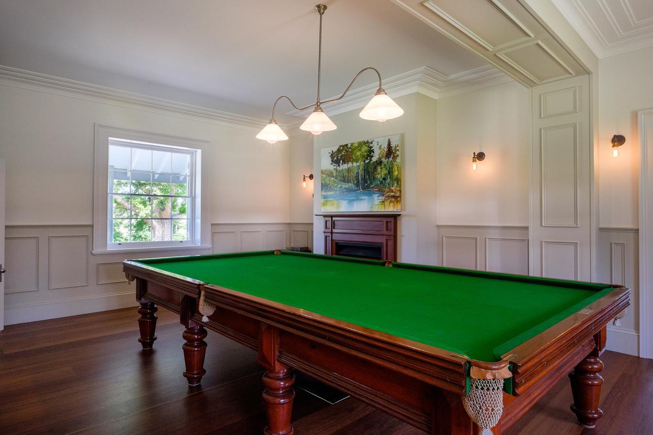 ホテル Goonoo Goonoo Station タムワース エクステリア 写真 A pool table