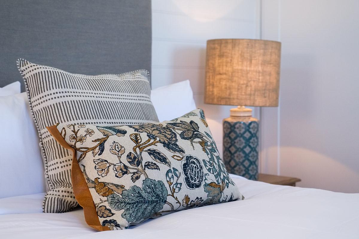ホテル Goonoo Goonoo Station タムワース エクステリア 写真 A throw pillow